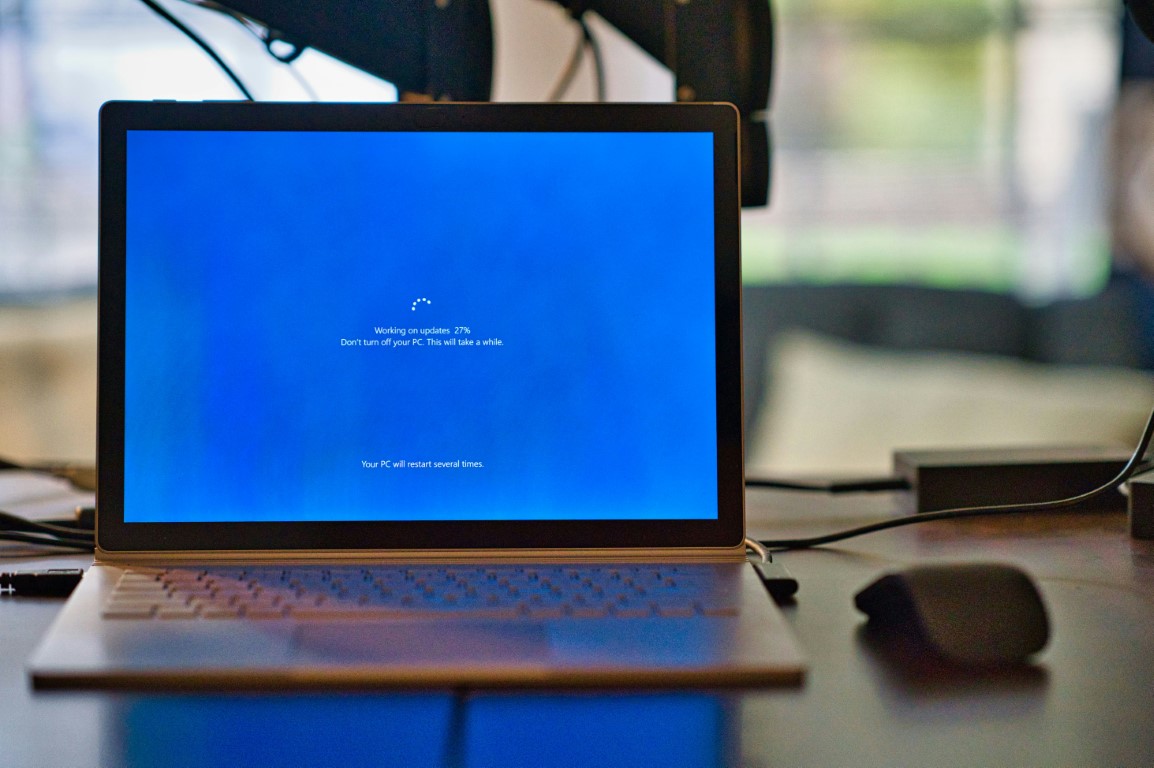 tanda laptop perlu install ulang Windows Makassar